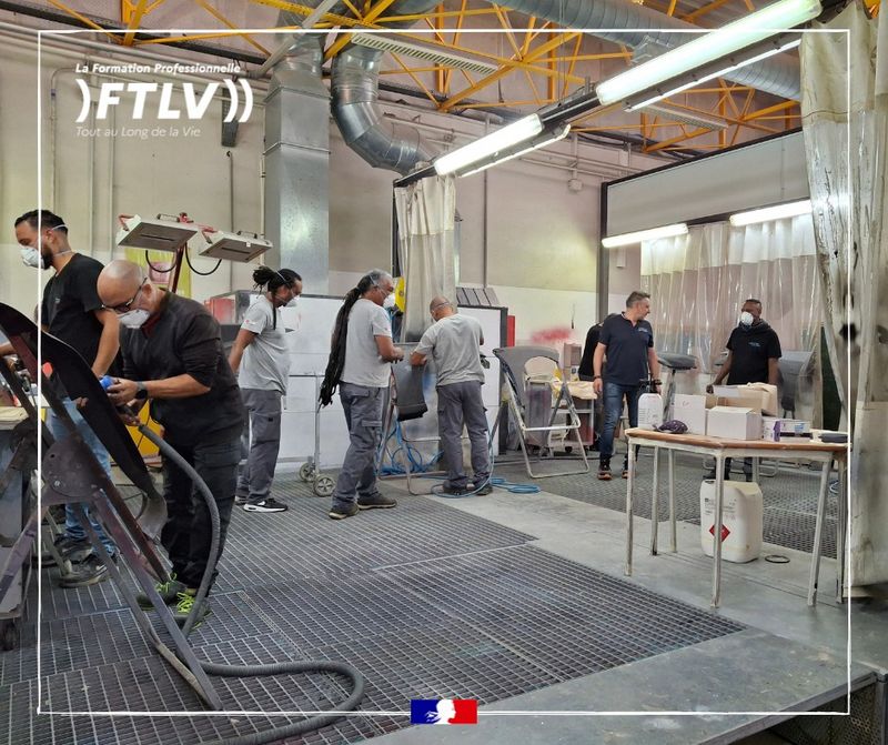 Peut être une image de ‎8 personnes, fonderie et ‎texte qui dit ’‎FTLV)) nProfessionnelle. Professionnelle La FormationProfessionnelle Formation Tout Long ToutautongdelaVie de Vie ل‎’‎‎