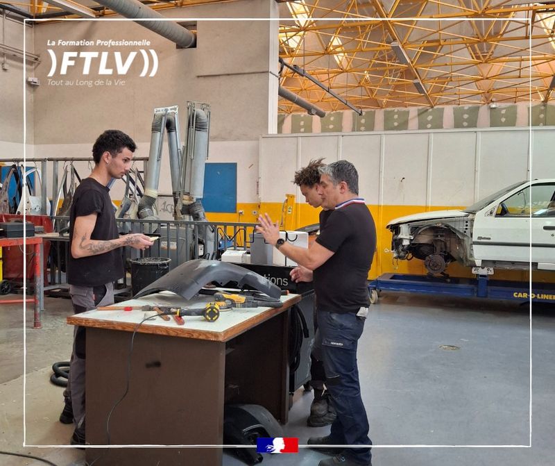 Peut être une image de 2 personnes, télévision et texte qui dit ’LaFormationProfessionnelle La Formation Professionnelle )FTLV)) Tout Tout Long ToutautongelaVie de de Vie CMS AR LINE’