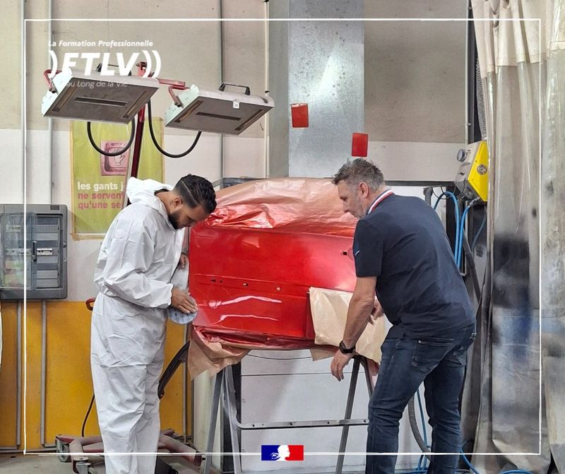 Peut être une image de 2 personnes et texte qui dit ’Formation FormationProfessionnelle Professionnelle FTLV) du Long longdaae de les gants ne serven ก qu'une se’
