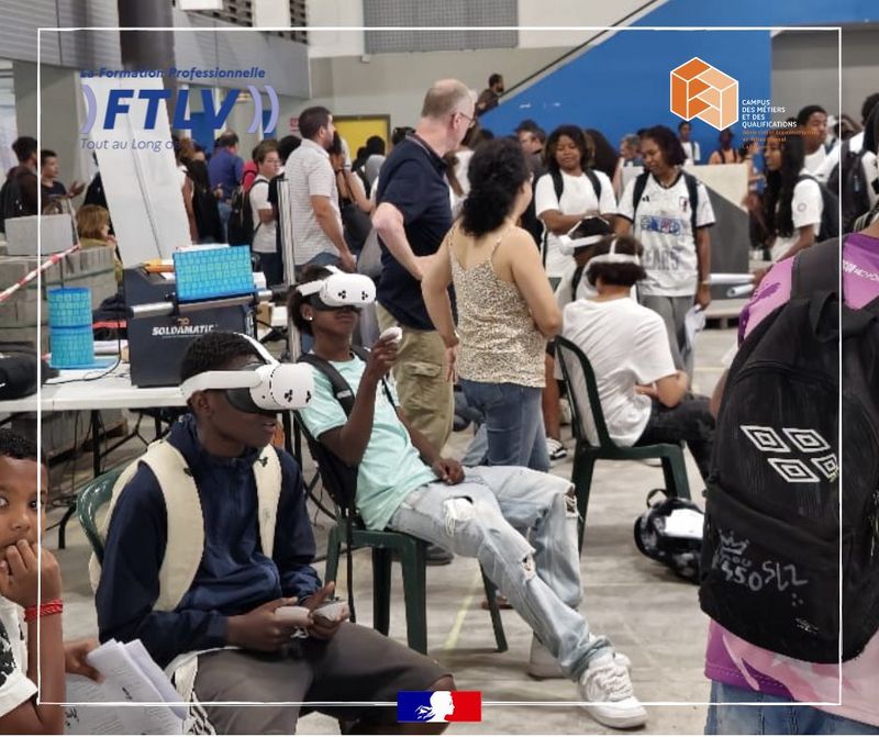 Peut être une image de 9 personnes, télévision et texte qui dit ’ormation rofessionnelle FTAV FT Tout ToutauLong au Long CAMPUS DESHE DESHET TERS QUALIFICATIONS SOLDAMATIC P 69 回回 ITA’